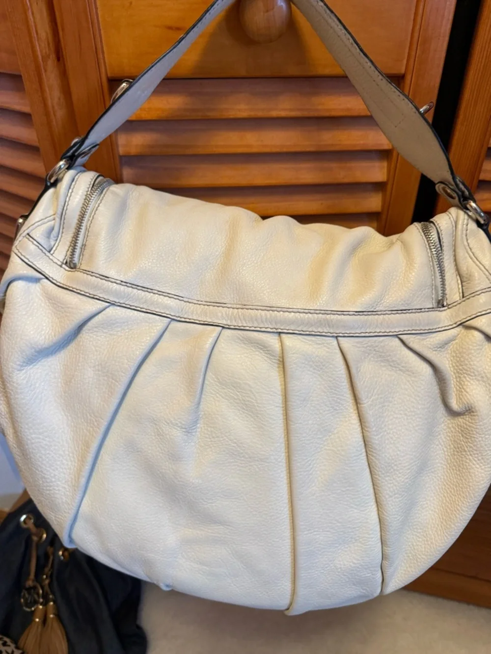 Gucci Cream Leather Shoulder Bag - Classic Hobo Style - Picture 2 of 4